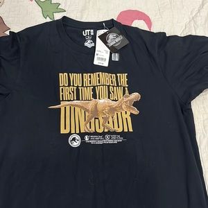 Jurassic world mens medium tshirt